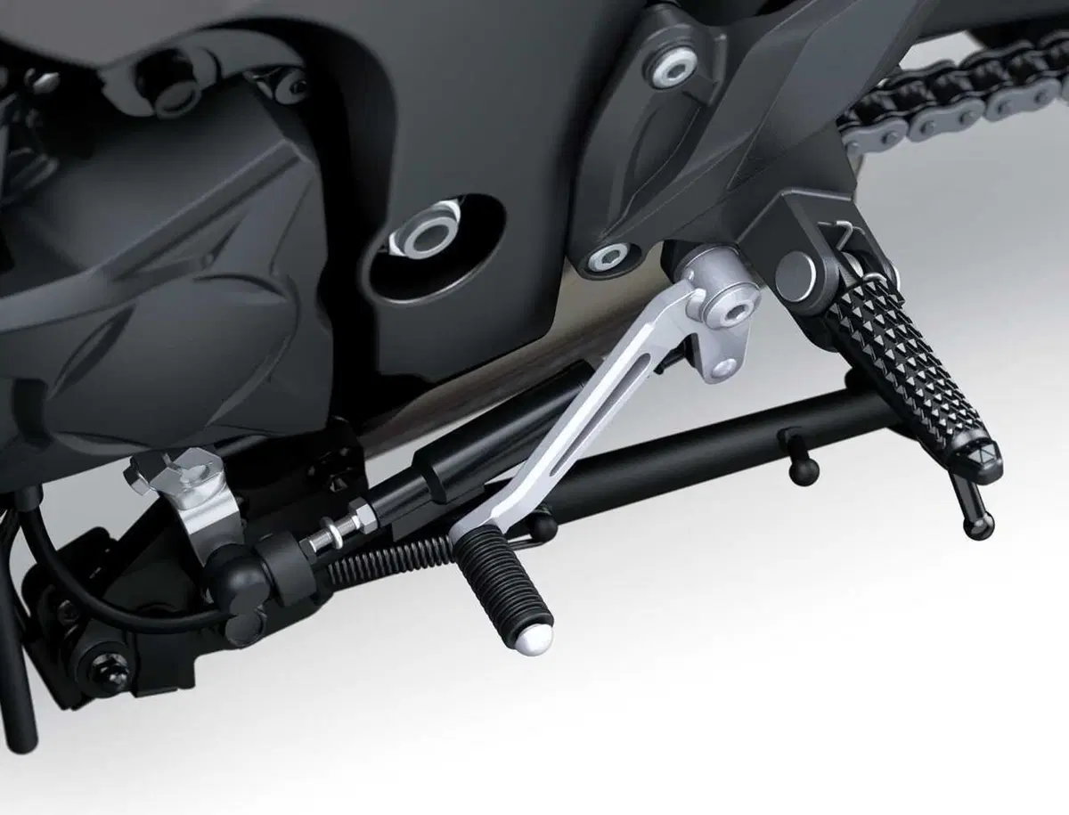 Arriva la Z1100: Kawasaki cala l'asso nella guerra delle hypernaked (23)