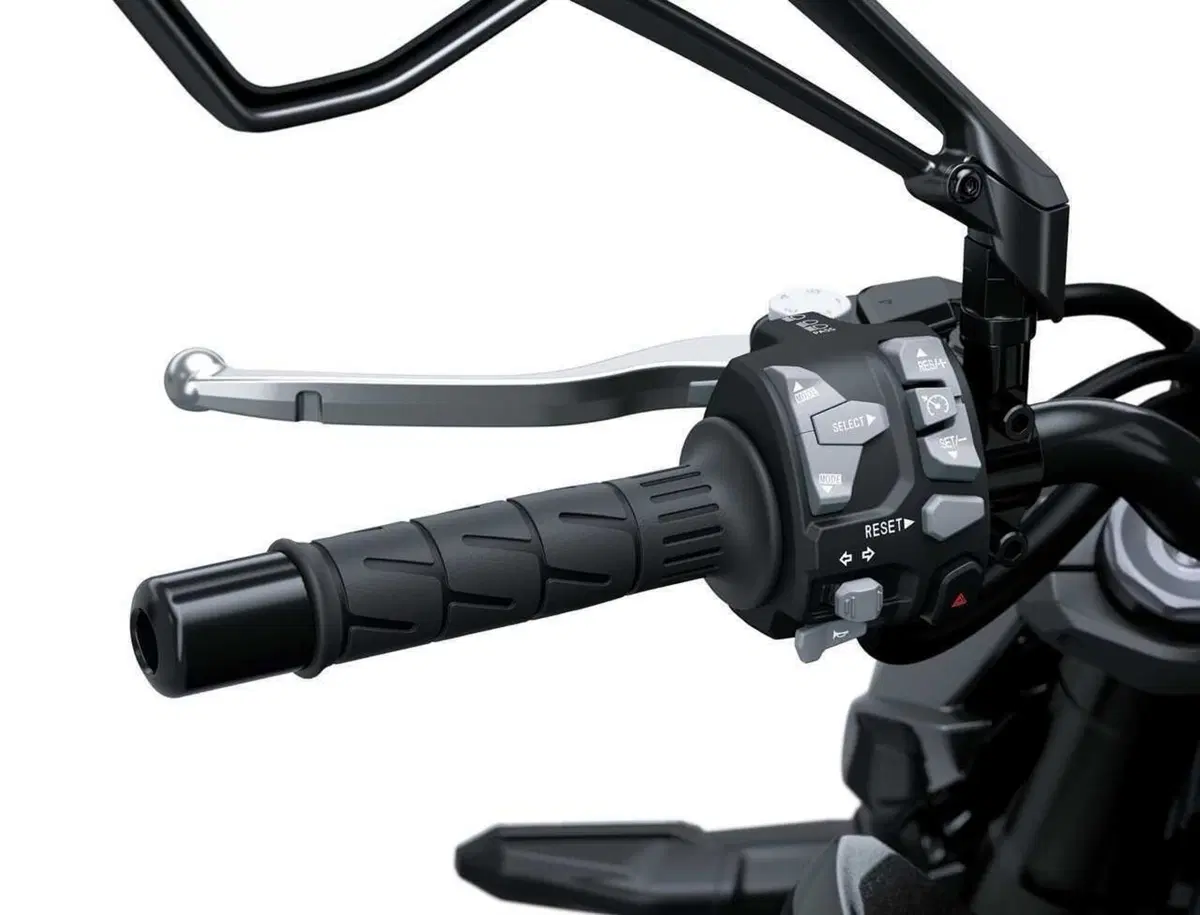 Arriva la Z1100: Kawasaki cala l'asso nella guerra delle hypernaked (24)