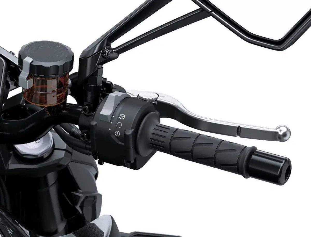 Arriva la Z1100: Kawasaki cala l'asso nella guerra delle hypernaked (25)