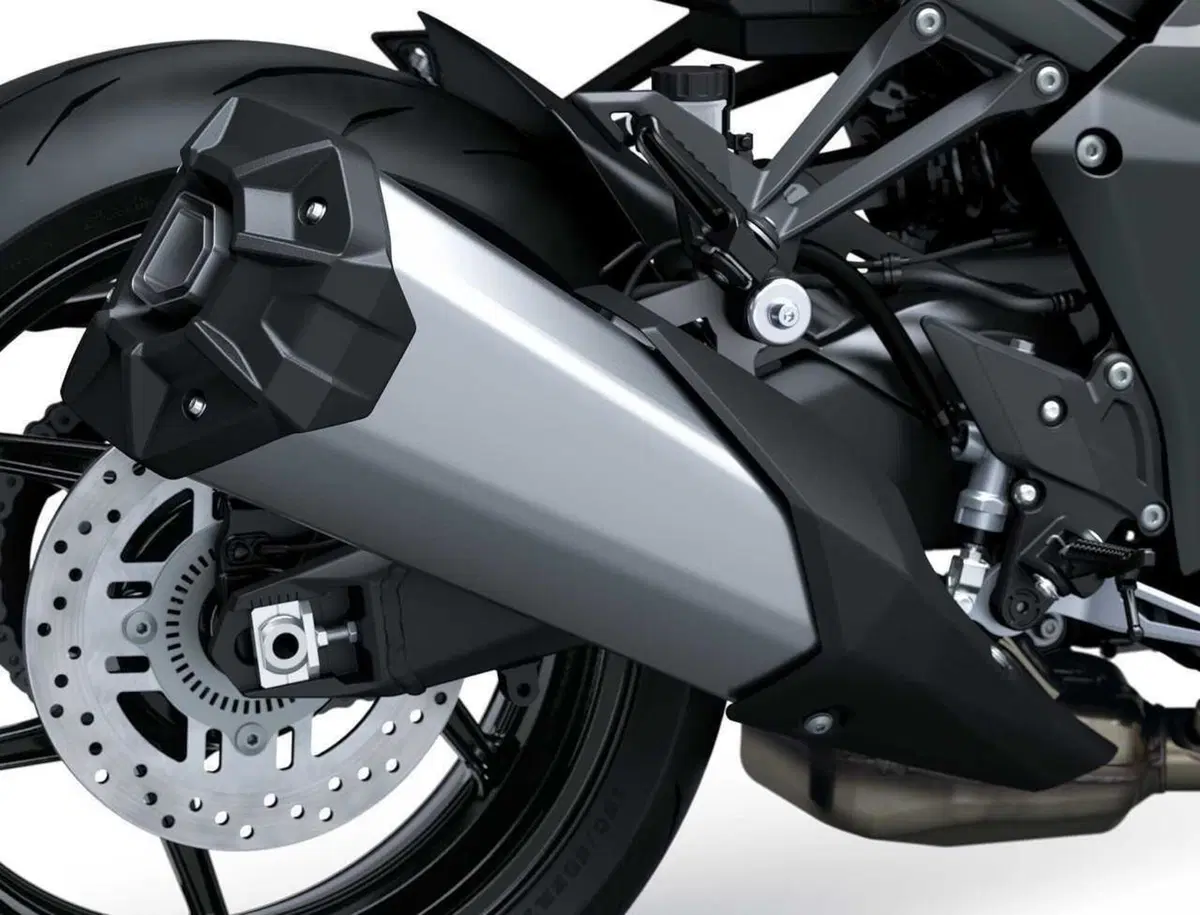 Arriva la Z1100: Kawasaki cala l'asso nella guerra delle hypernaked (26)