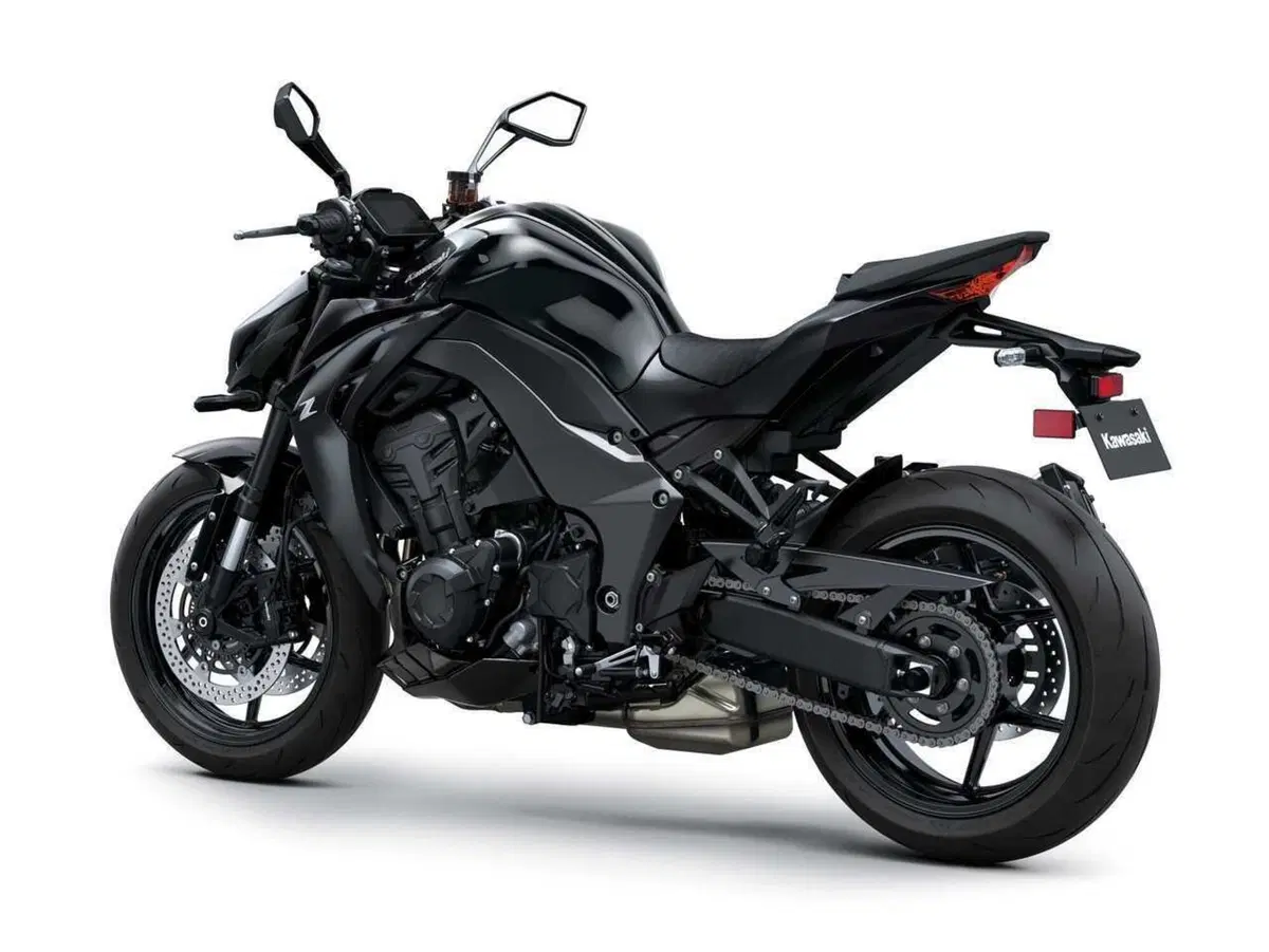 Arriva la Z1100: Kawasaki cala l'asso nella guerra delle hypernaked (33)