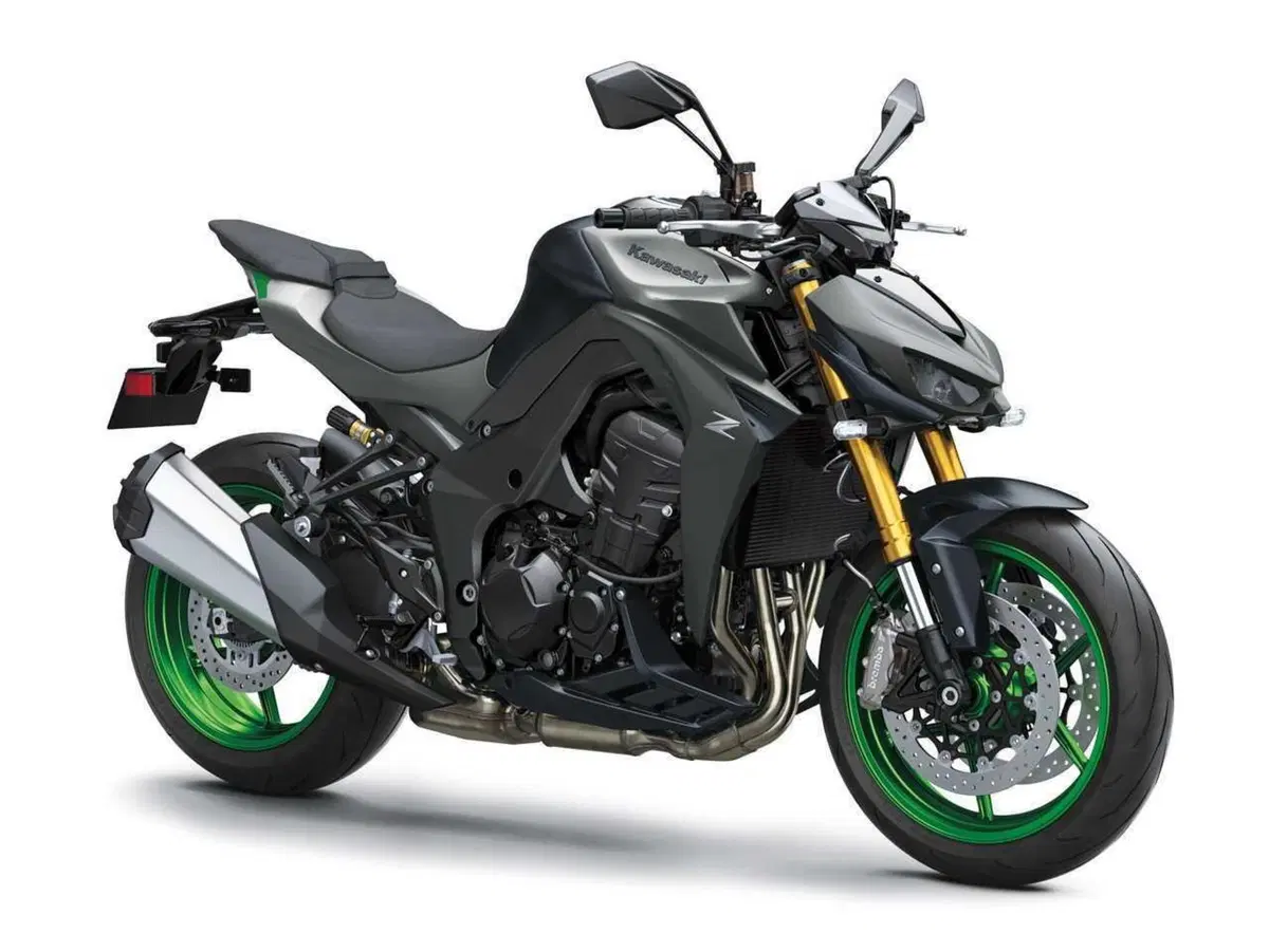 Arriva la Z1100: Kawasaki cala l'asso nella guerra delle hypernaked (9)