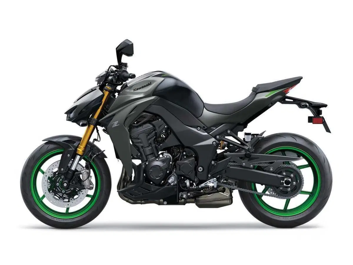 Arriva la Z1100: Kawasaki cala l'asso nella guerra delle hypernaked (10)