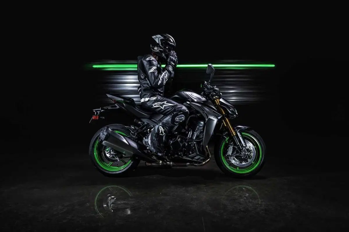 Arriva la Z1100: Kawasaki cala l'asso nella guerra delle hypernaked (2)