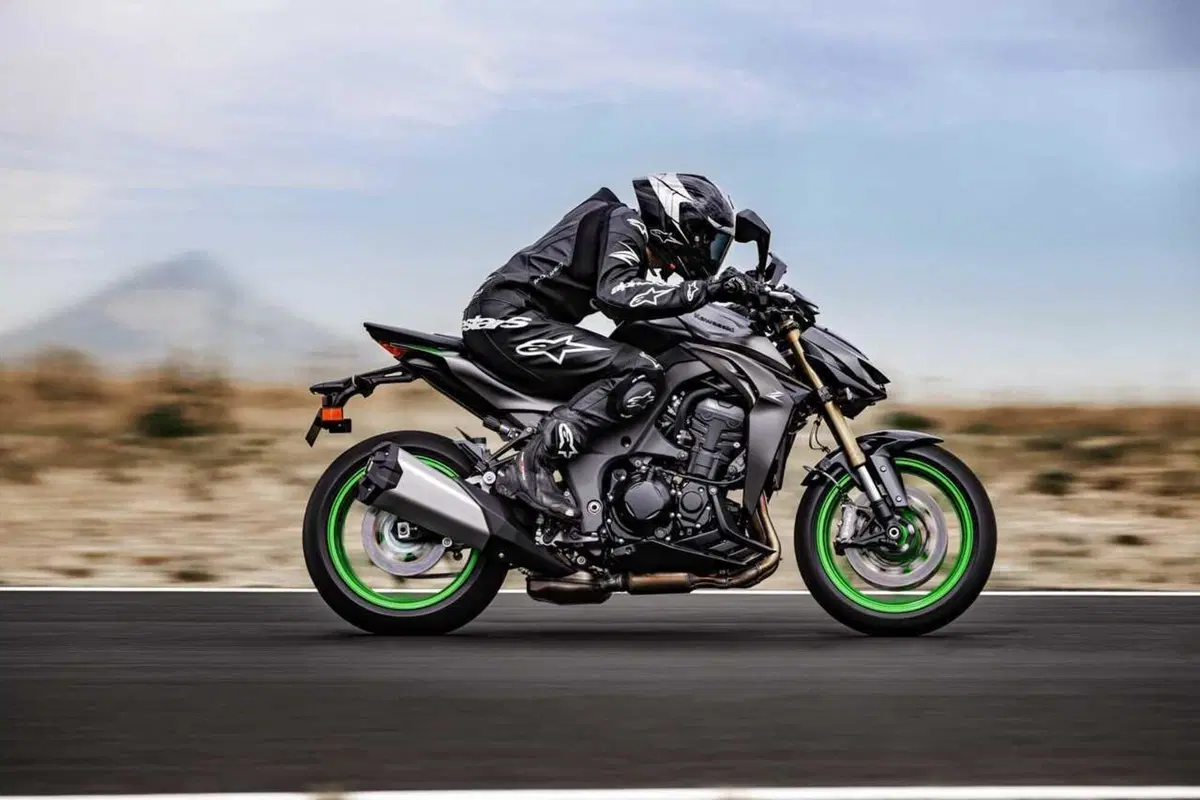 Arriva la Z1100: Kawasaki cala l'asso nella guerra delle hypernaked (4)