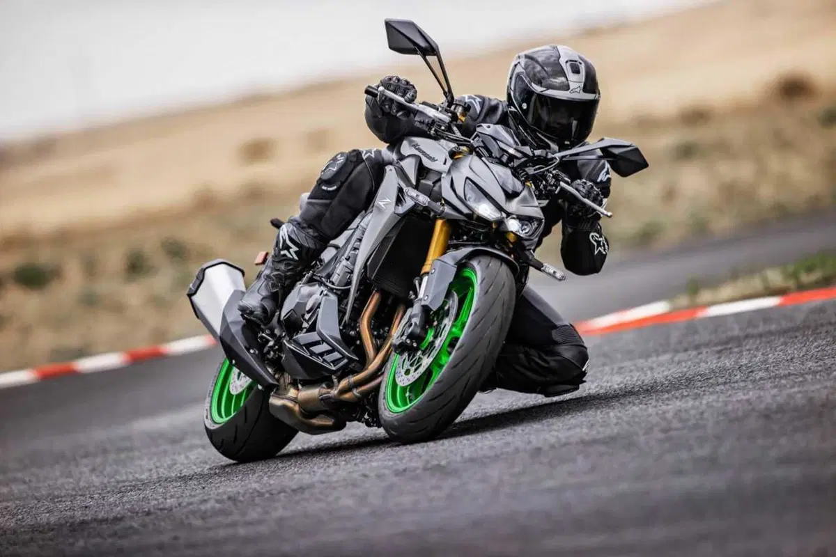 Arriva la Z1100: Kawasaki cala l'asso nella guerra delle hypernaked (5)