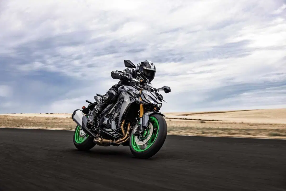 Arriva la Z1100: Kawasaki cala l'asso nella guerra delle hypernaked (6)