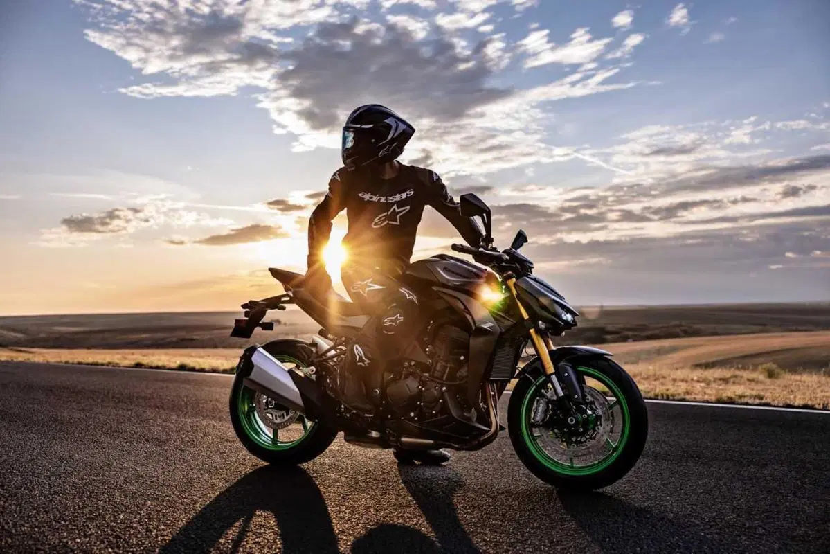 Arriva la Z1100: Kawasaki cala l'asso nella guerra delle hypernaked (7)