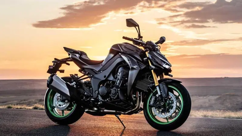Arriva la Z1100: Kawasaki cala l'asso nella guerra delle hypernaked