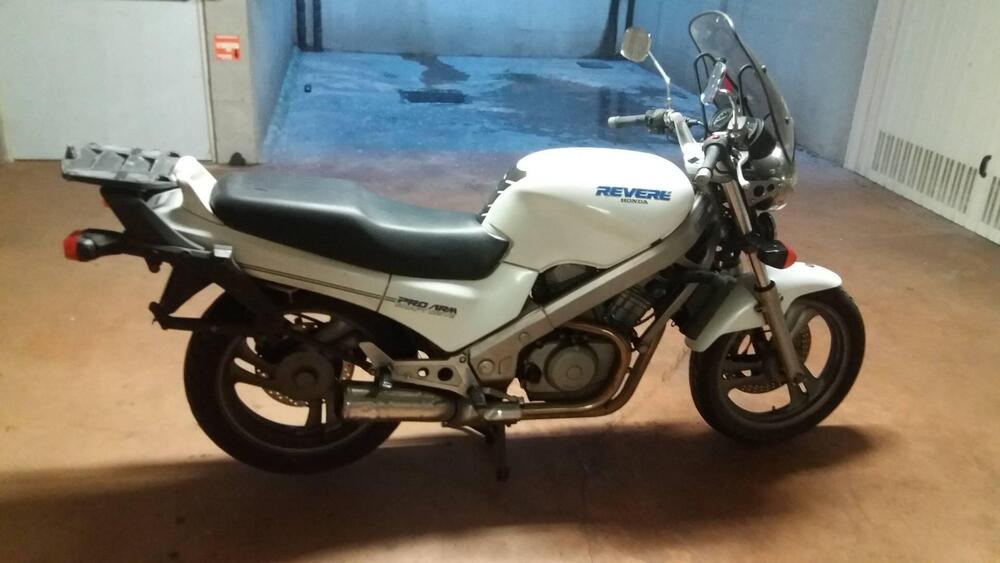 Honda NTV 650 (1988 - 01) (2)