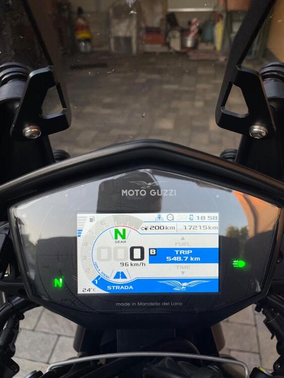 Moto Guzzi V85 TT (2021 - 23) (5)