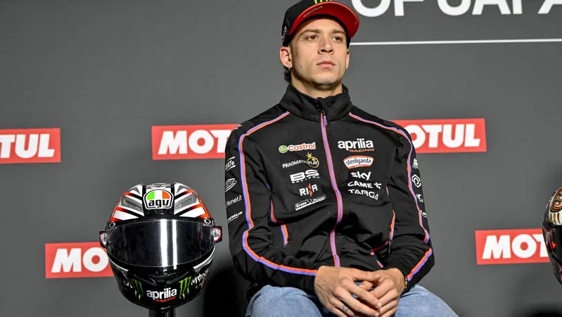 MotoGP 2025. GP del Giappone. Marco Bezzecchi, primo dopo due cadute: "Gli incidenti? Penso che siano pi&ugrave; derivati dalla gomma anteriore di stamattina"