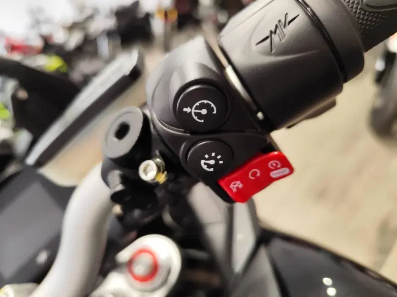 MV Agusta Turismo Veloce 800 Lusso (2021 - 23) (18)