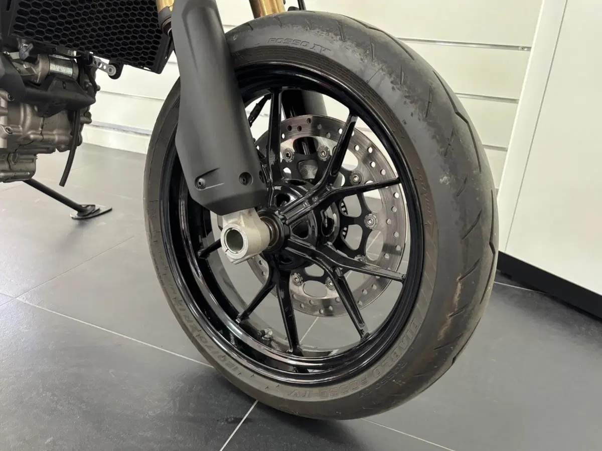 Ducati Hypermotard 698 Mono (2024 - 26) (3)