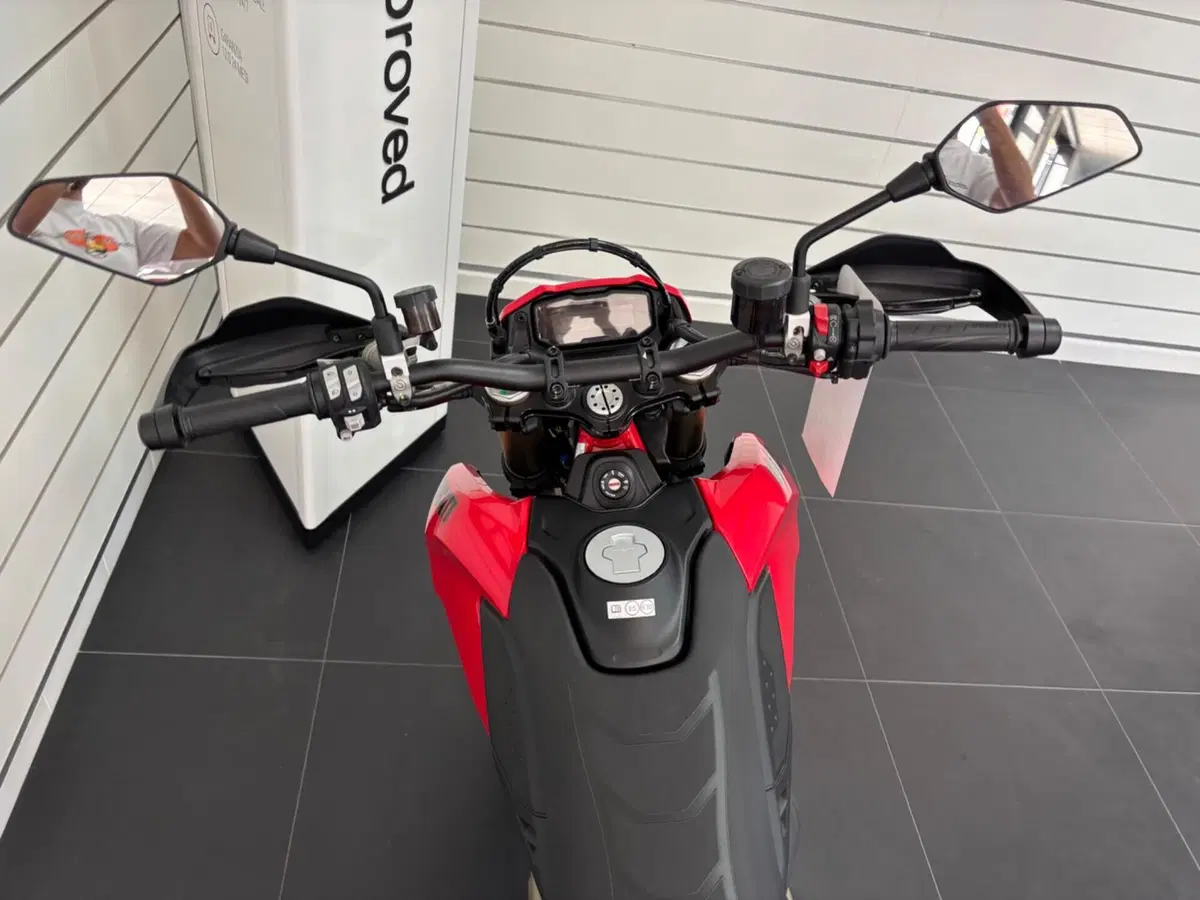 Ducati Hypermotard 698 Mono (2024 - 26) (8)