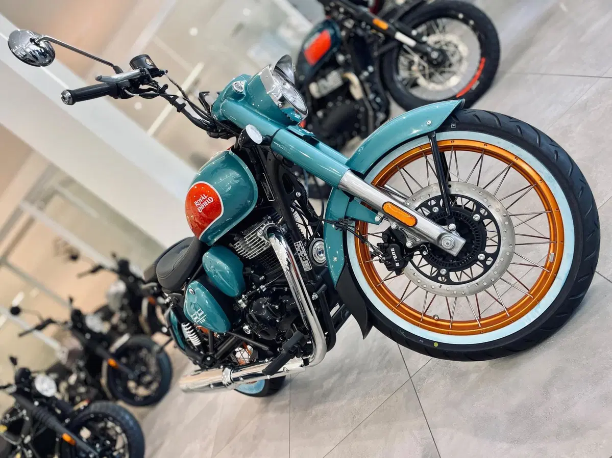 Royal Enfield Classic 350 (2021 - 26) (11)