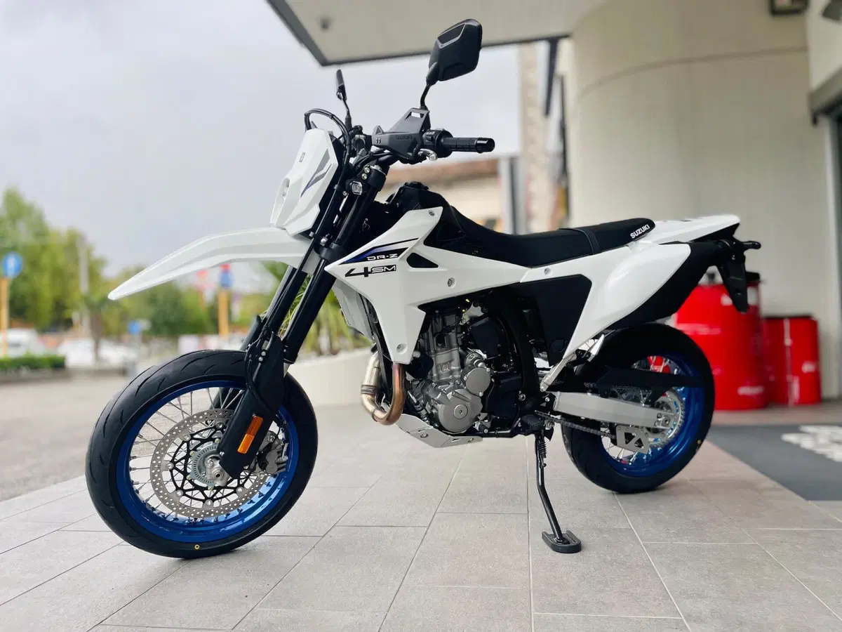 Suzuki DR-Z4SM (2025 - 26) (3)
