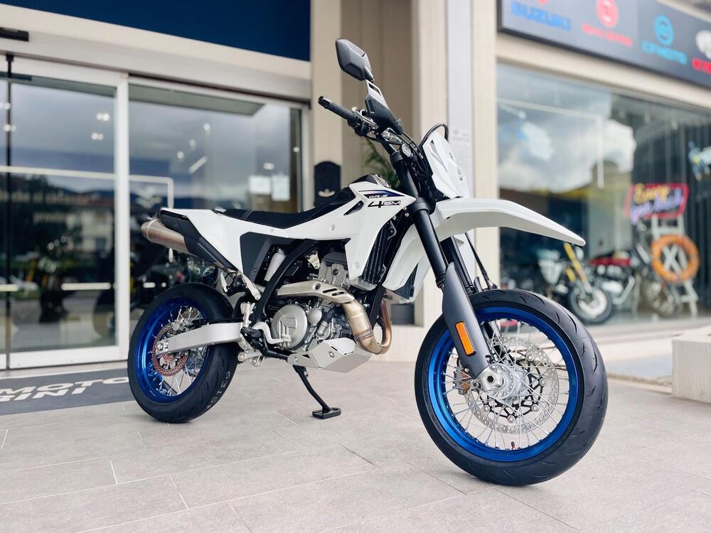 Suzuki DR-Z4SM (2025) (2)