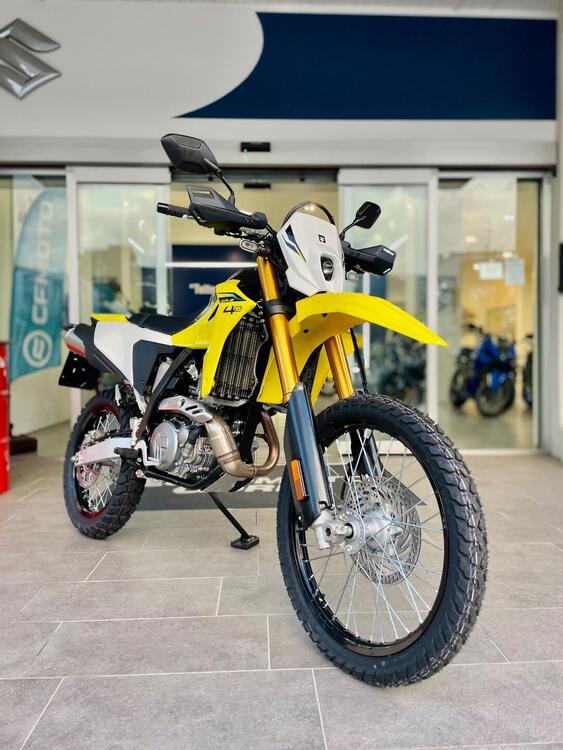 Suzuki DR-Z4S (2025)