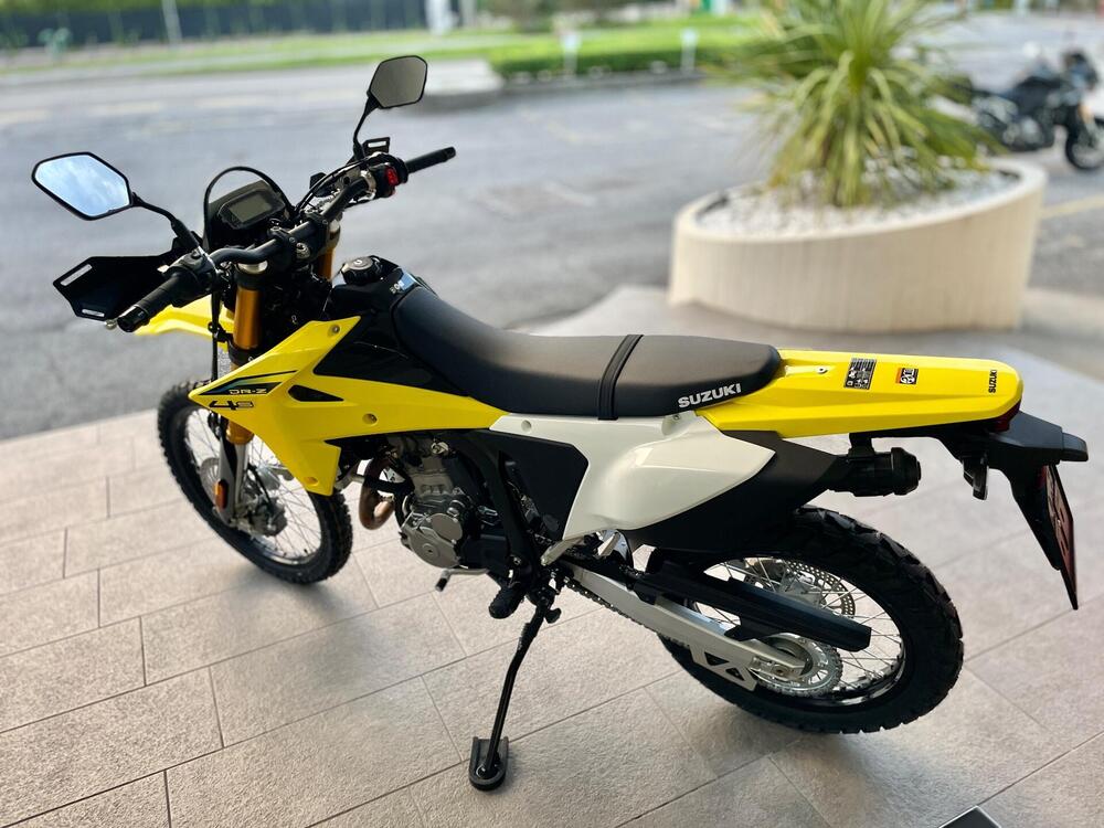 Suzuki DR-Z4S (2025) (5)
