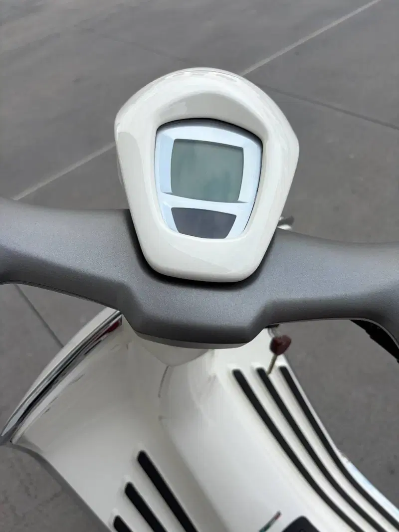 Vespa Vespa 946 ABS (2013 - 15) (7)