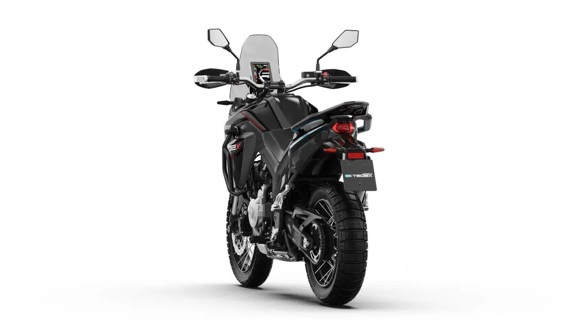 Prova Morbidelli T502X: l’adventure mid-size col 19”, sfida le rivali con stile e sostanza [VIDEO] (8)