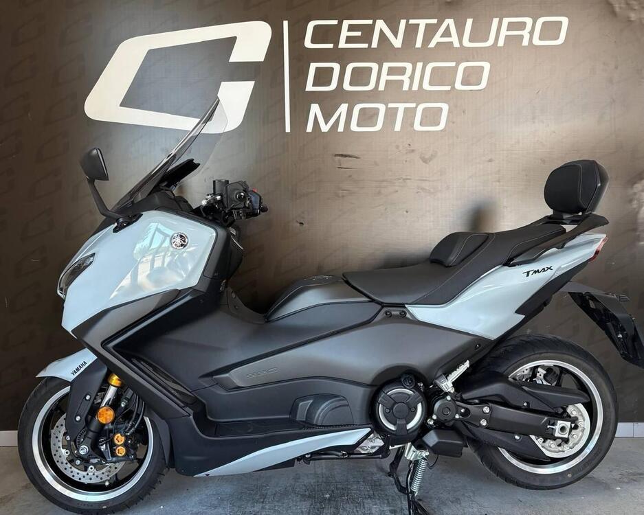 Yamaha T-Max 560 Tech Max (2025) (2)
