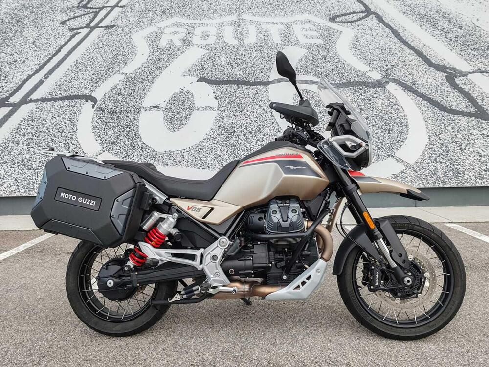 Moto Guzzi V85 TT Travel (2024 - 25)