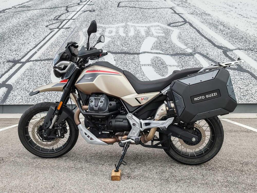 Moto Guzzi V85 TT Travel (2024 - 25) (2)