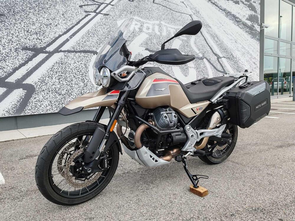 Moto Guzzi V85 TT Travel (2024 - 25) (4)