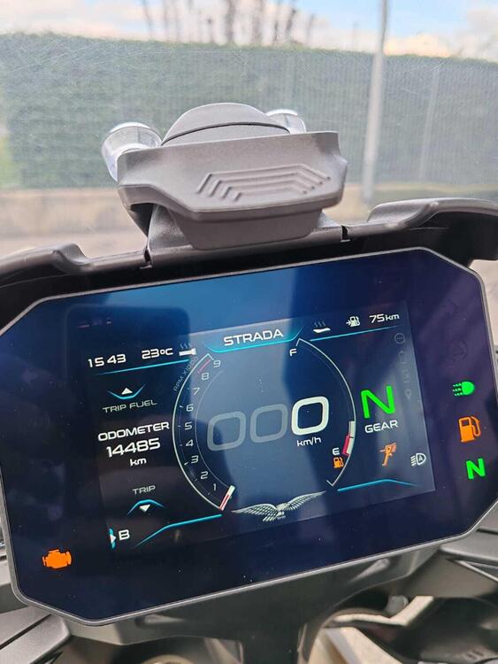 Moto Guzzi V85 TT Travel (2024 - 25) (5)