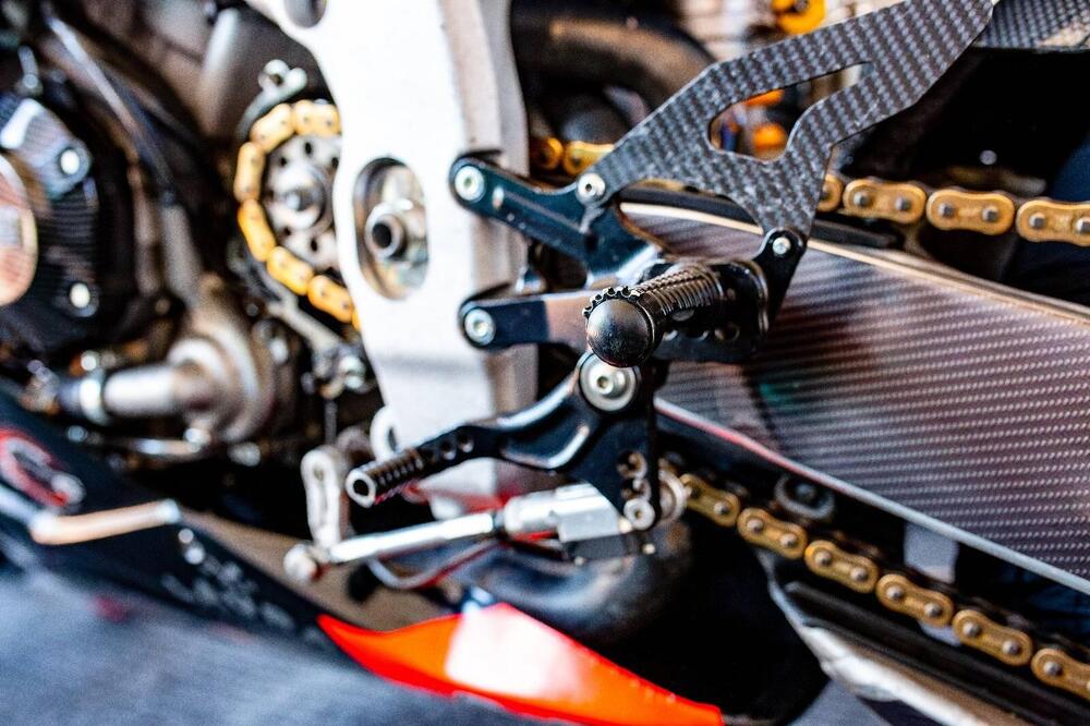 Aprilia RSV4 1100 Factory (2020) (5)