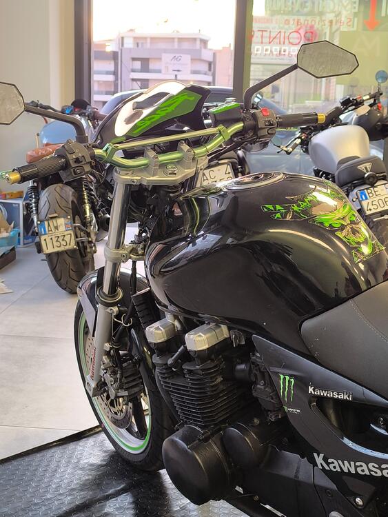 Kawasaki ZR-7 (2001 - 04) (3)