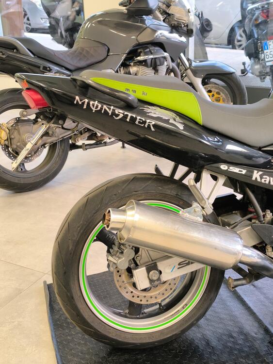 Kawasaki ZR-7 (2001 - 04) (5)