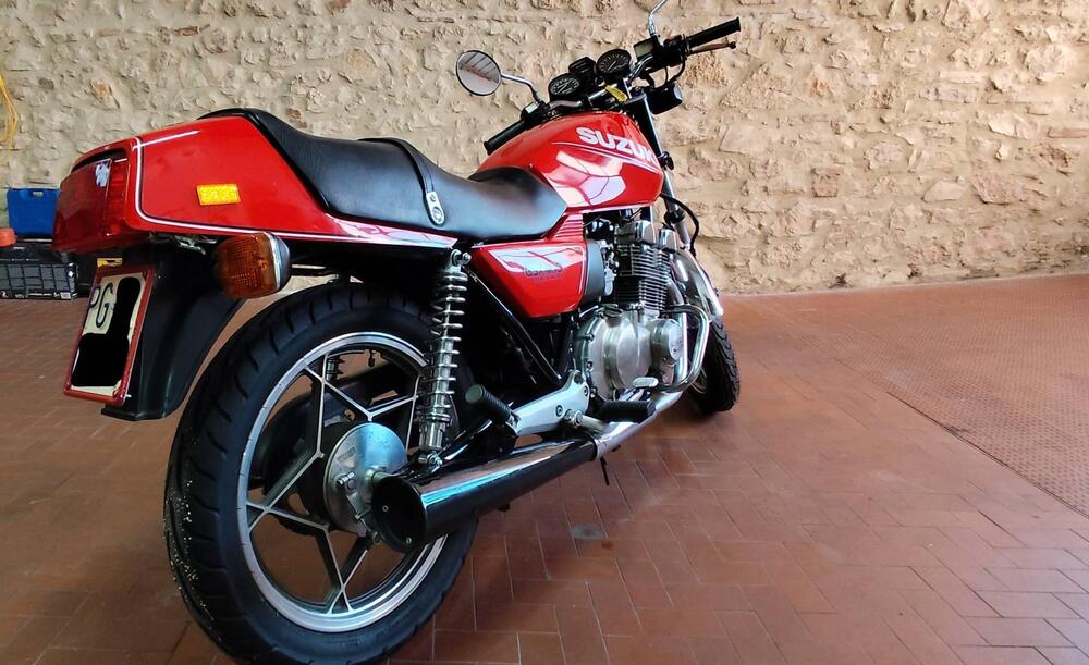 Suzuki GSX 400 F KATANA (2)