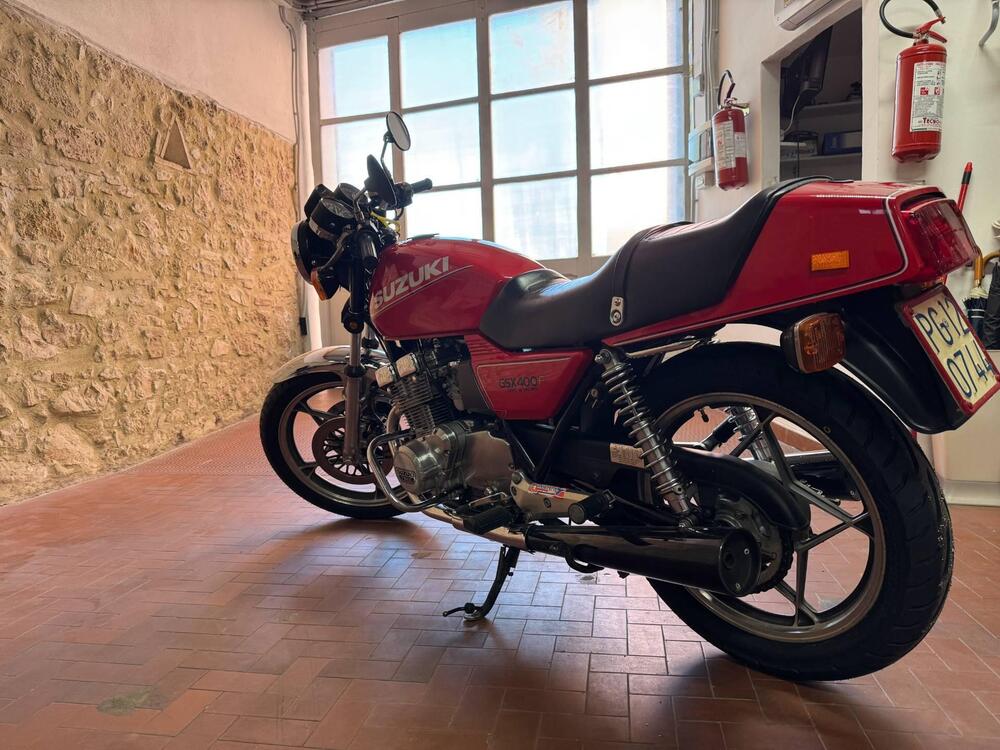 Suzuki GSX 400 F KATANA (3)
