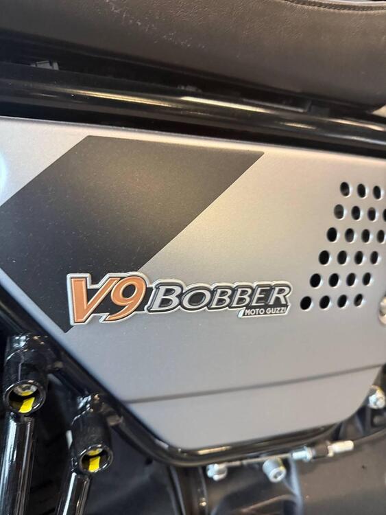 Moto Guzzi V9 Bobber Special Edition (2023 - 25) (3)
