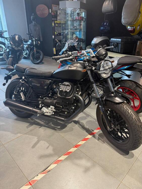 Moto Guzzi V9 Bobber (2021 - 25)