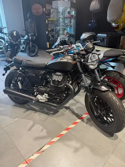Moto Guzzi V9 Bobber (2021 - 25) usata