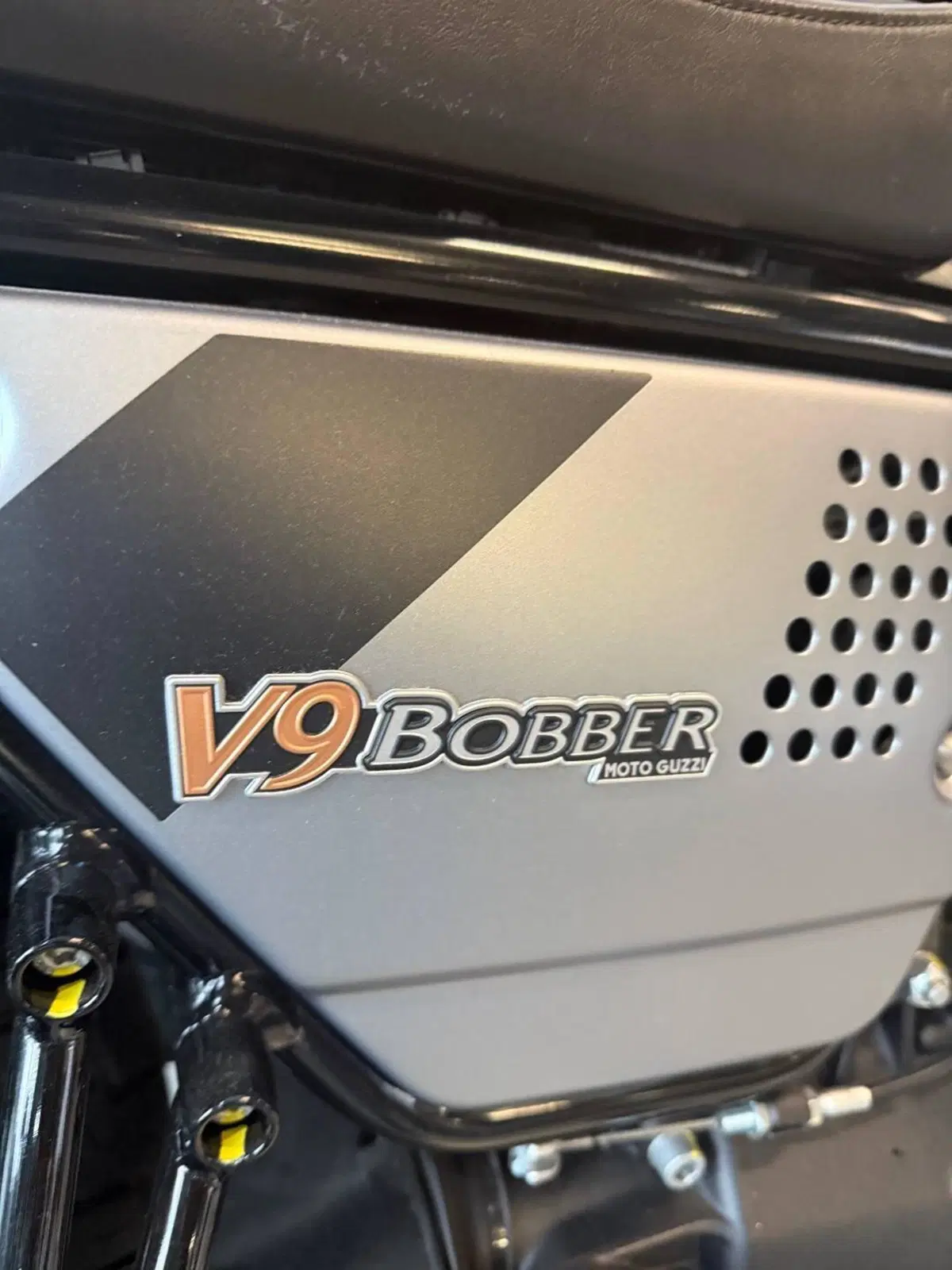 Moto Guzzi V9 Bobber Special Edition (2023 - 25) (3)
