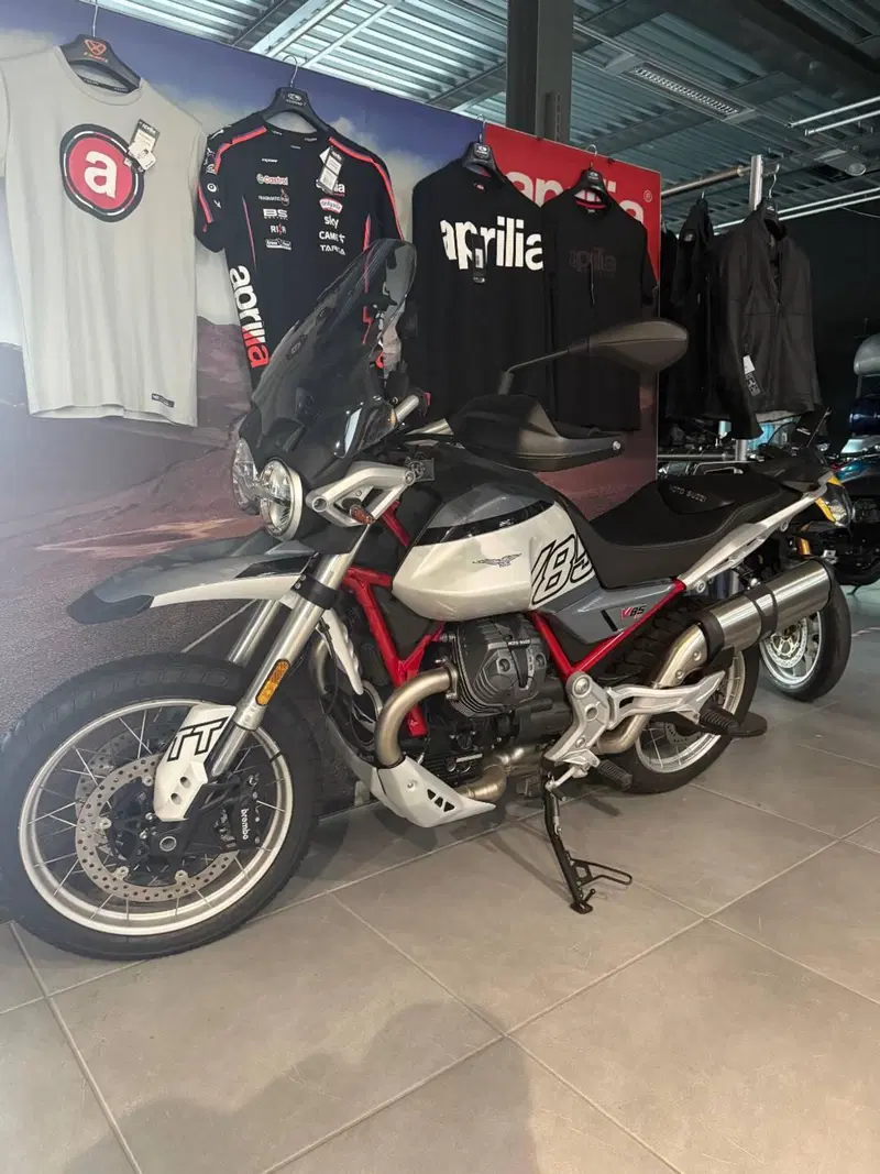 Moto Guzzi V85 TT (2024 - 26) (4)