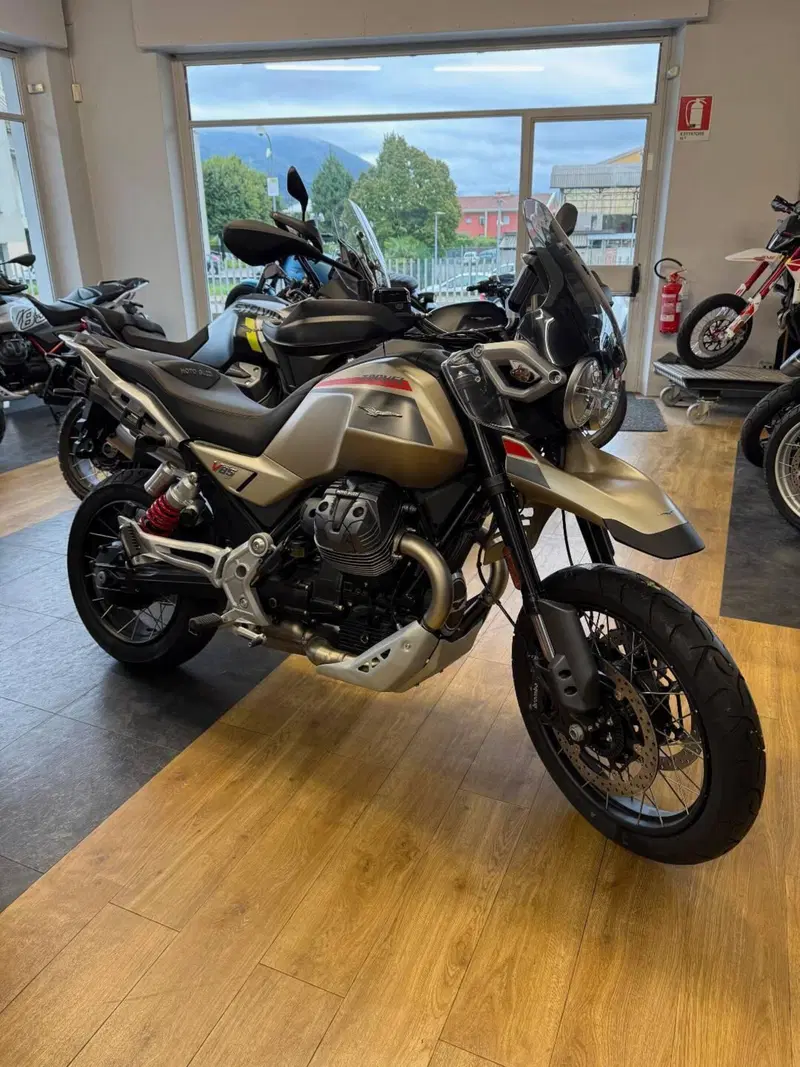 Moto Guzzi V85 TT Travel (2024 - 26)