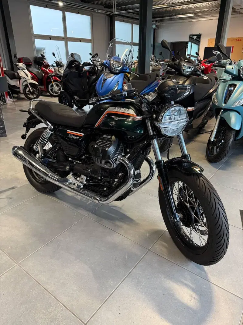 Moto Guzzi V7 Special (2025 - 26) (2)