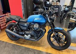 Moto Guzzi V7 Stone (2025) nuova