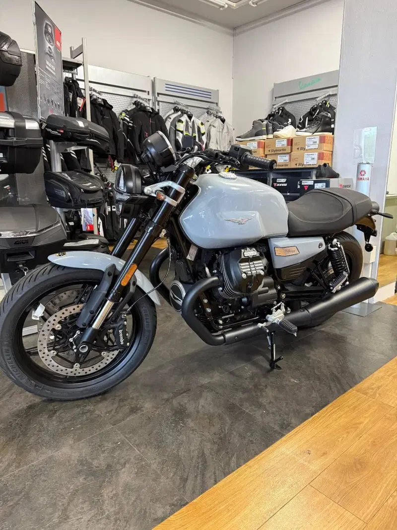 Moto Guzzi V7 Sport (2025 - 26) (2)