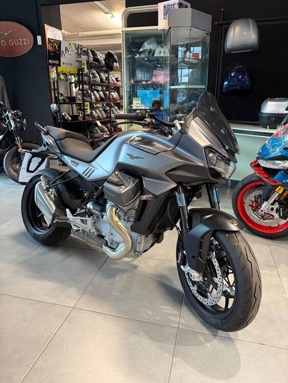 Moto Guzzi V100 Mandello (2025)