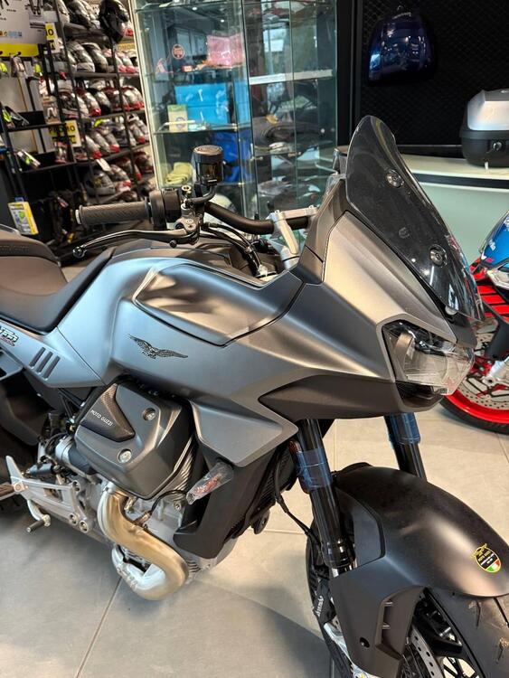 Moto Guzzi V100 Mandello (2025) (2)