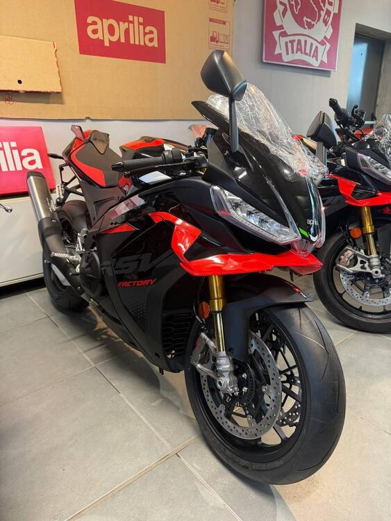 Aprilia RSV4 1100 Factory (2025)