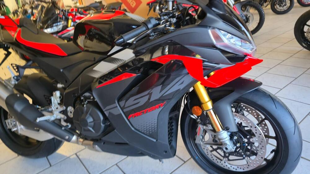 Aprilia Tuono V4 Factory (2025) (2)