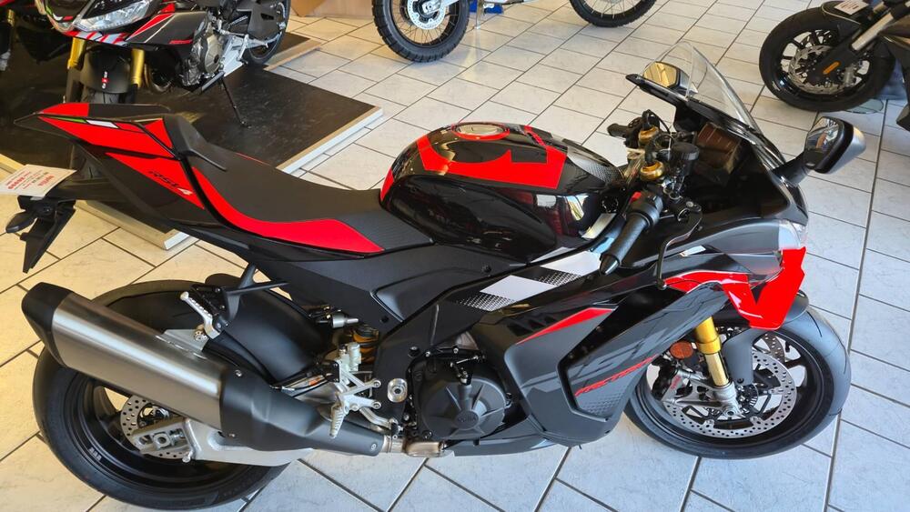 Aprilia Tuono V4 Factory (2025) (3)